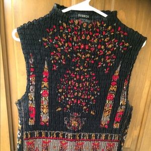 Pretty print sleeveless top